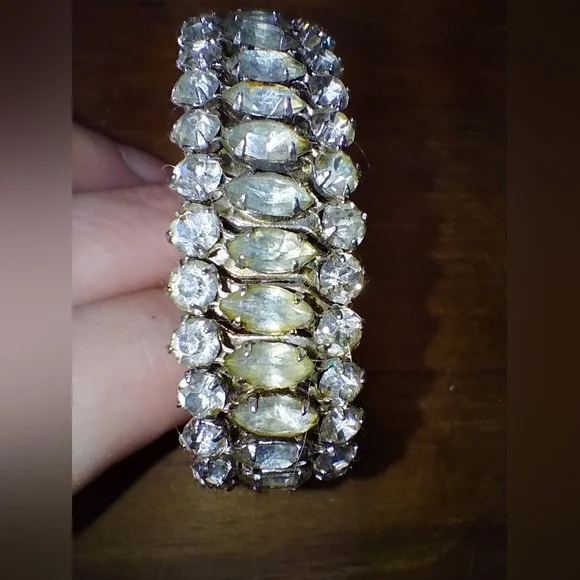 Two Sparkling Bracelets, Stretch & Clasp, Green & Clear Stones, Appear V… - Picture 4 of 10